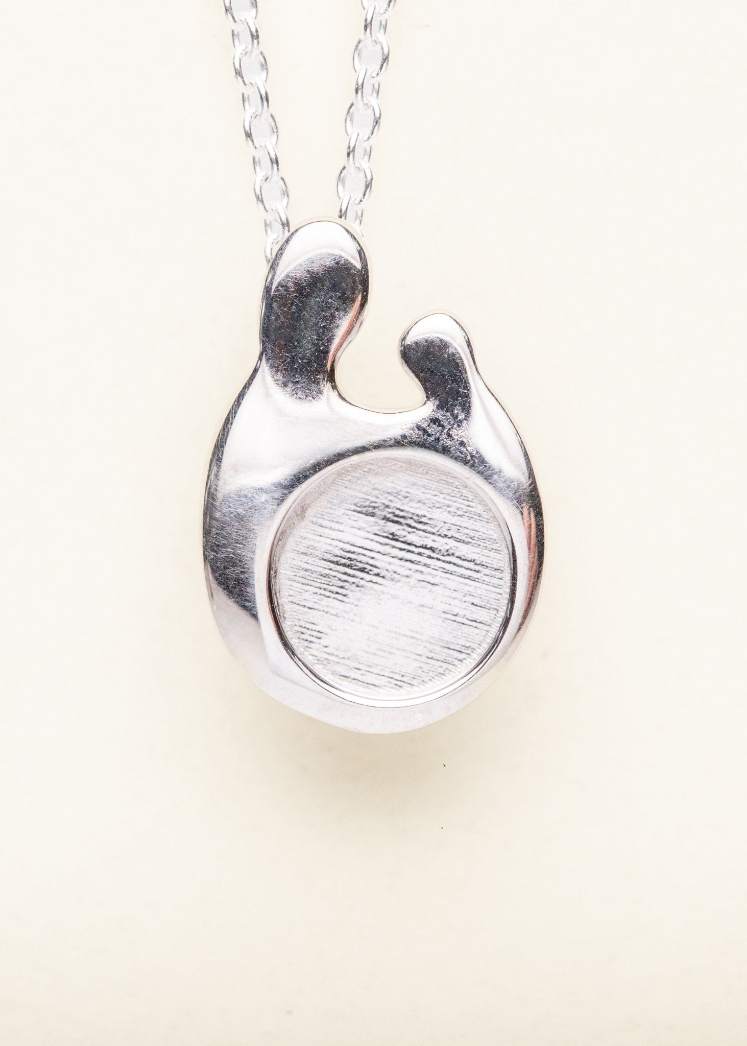 A Mother's Embrace Small Pendant WHITE GOLD OS - Mamma's Liquid Love