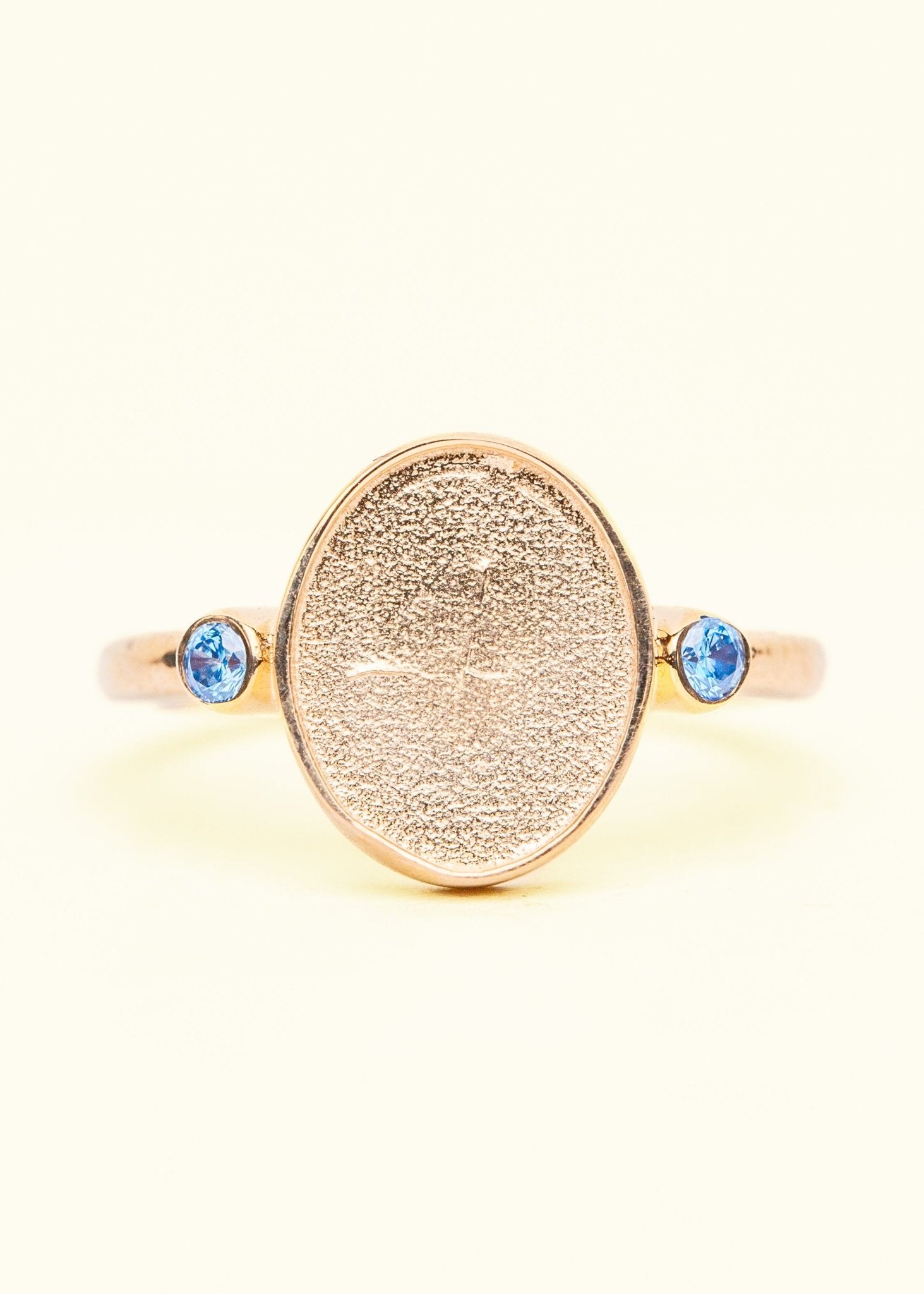 Oval Timeless Ring with Birthstones OSVE - Mamma's Liquid Love